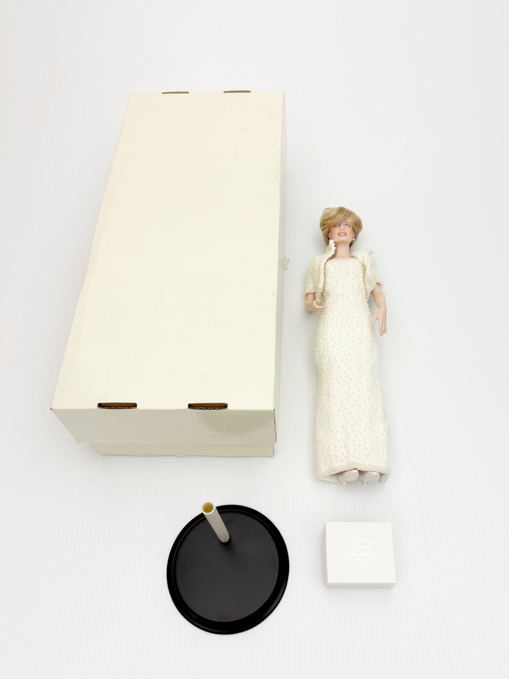 Franklin Mint Princess Diana of Wales 17 Inch Pearl Dress Figure Doll with Crown